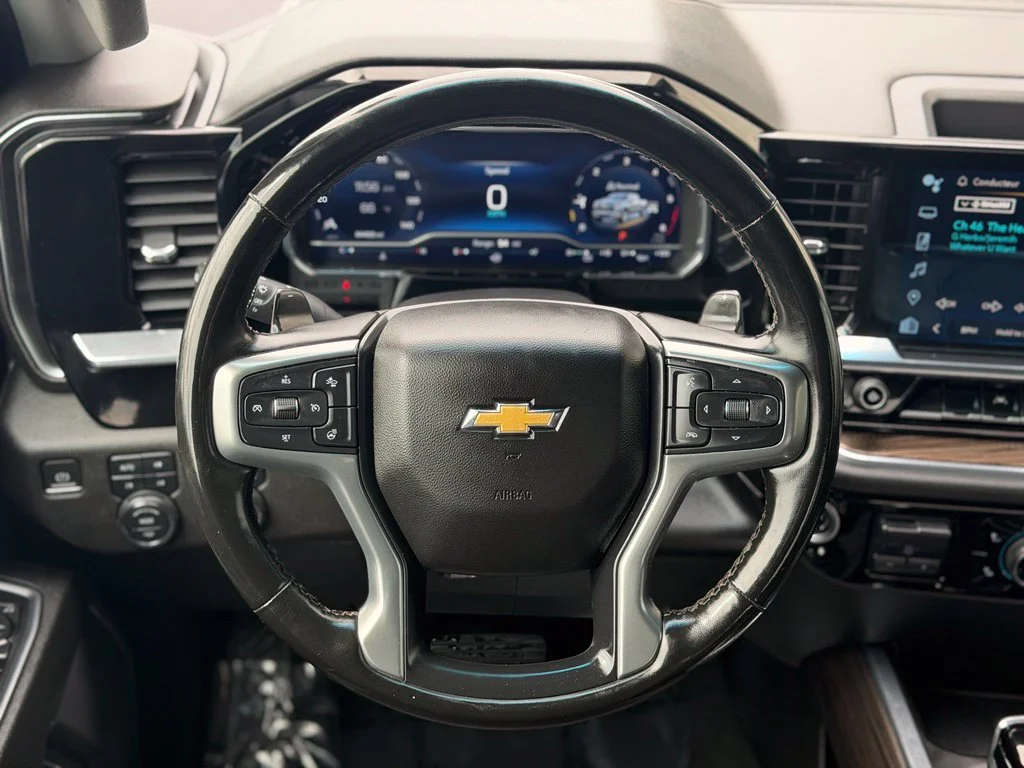 Used 2023 White Chevrolet LT image 17
