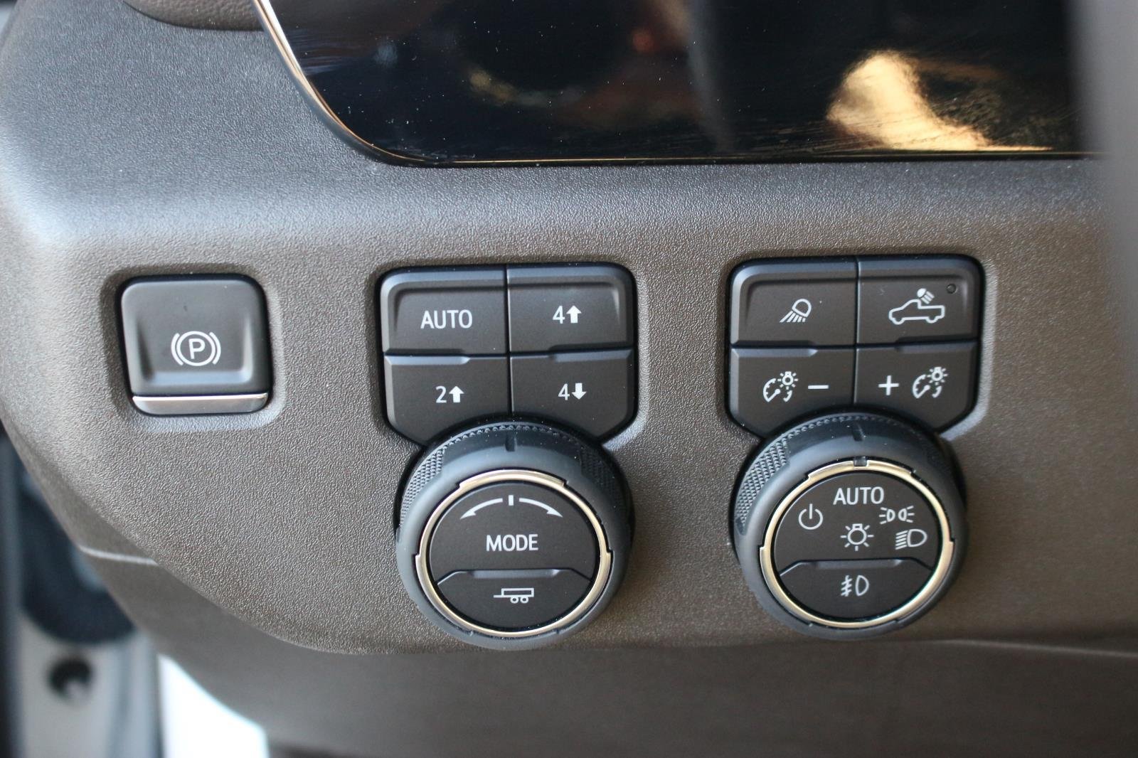 Used 2024 Summit White Chevrolet LTZ image 31