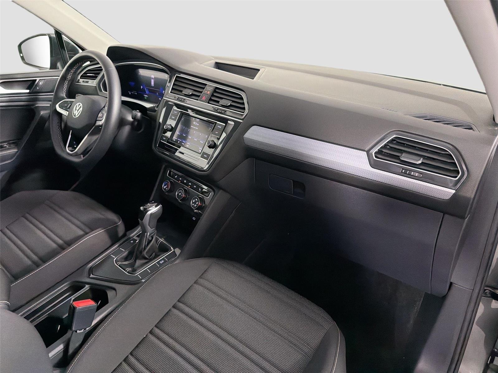 Certified Used 2024  Volkswagen S image 28