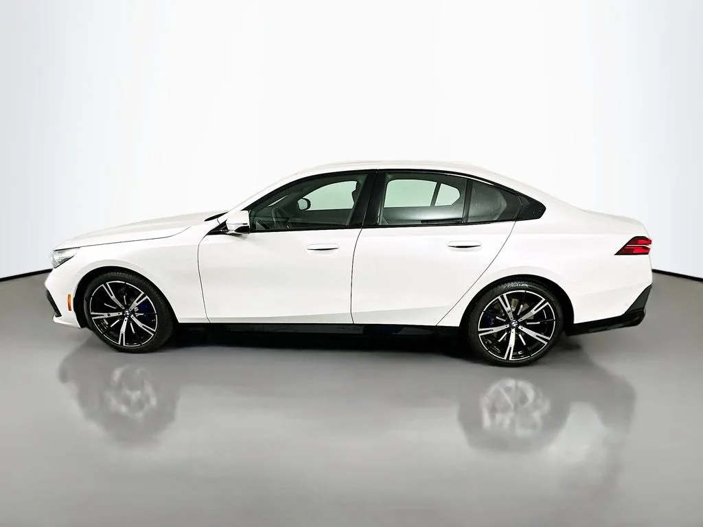 2025 BMW 5 Series 530i - Photo 8
