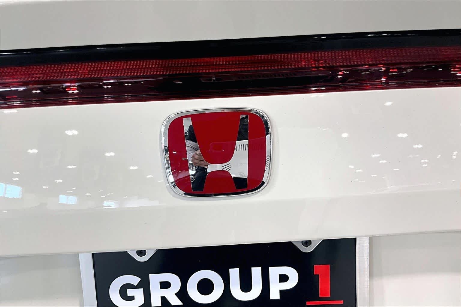 Used 2025 Championship White Honda  image 10
