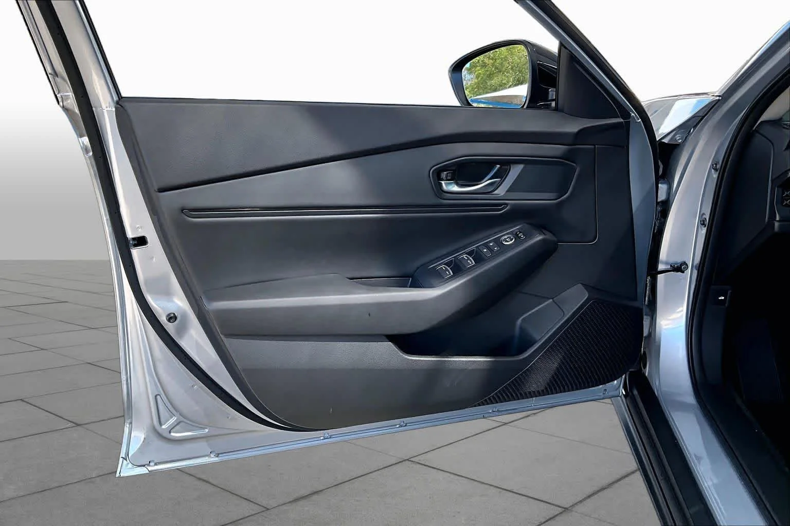 New 2026 Solar Silver Metallic Honda SE image 10