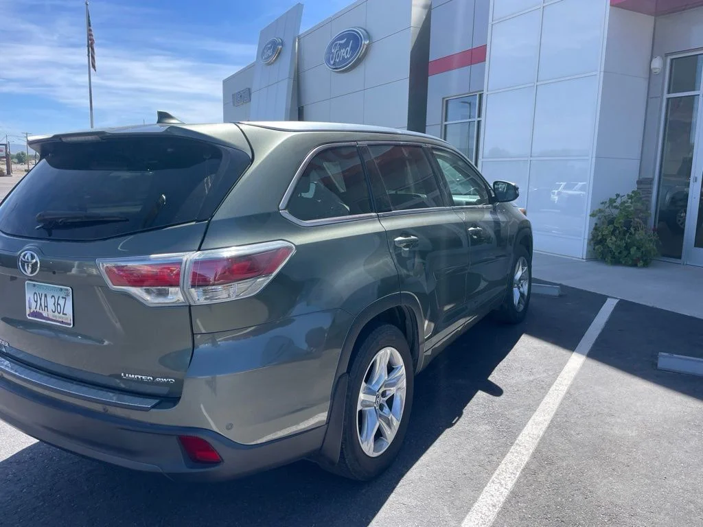 Used 2016 Jade Metallic Toyota Limited image 8