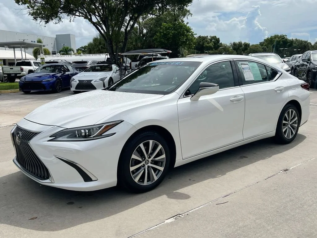 Used 2019 White Pearl Lexus 350 image 3