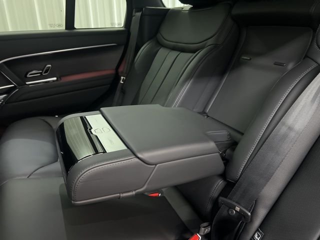 Certified Used 2025 Fuji White Land Rover SE image 14