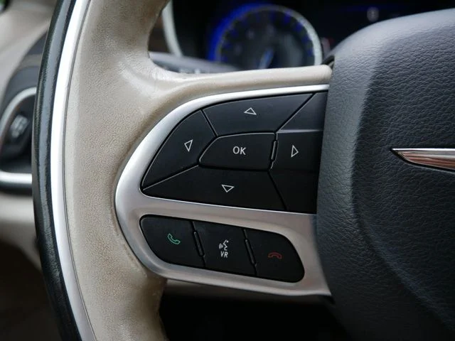 Used 2021 Brilliant Black Crystal Pearlcoat Chrysler Limited image 20