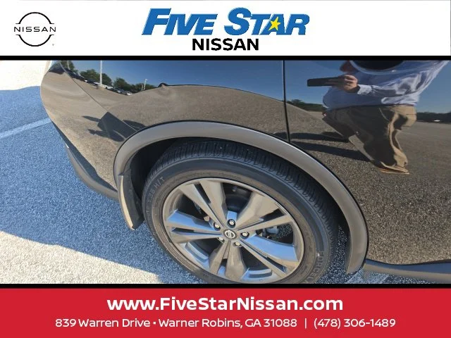 Used 2019 Black Nissan Platinum image 6