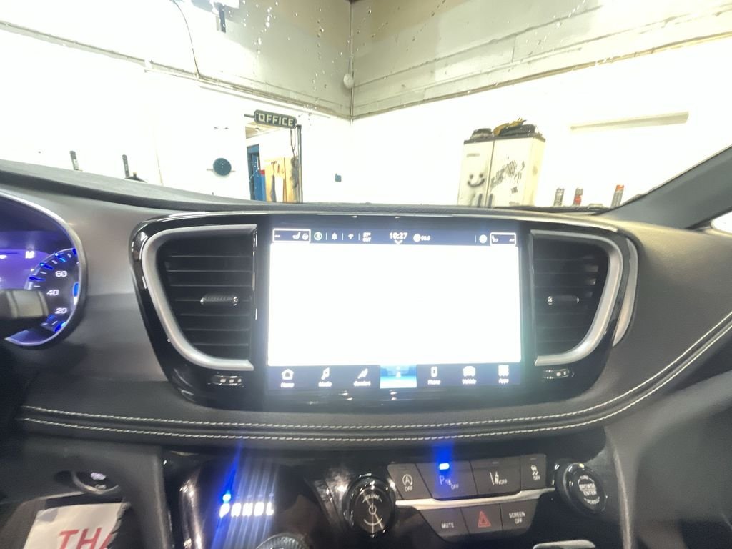 Used 2025 Blue Chrysler Limited image 18