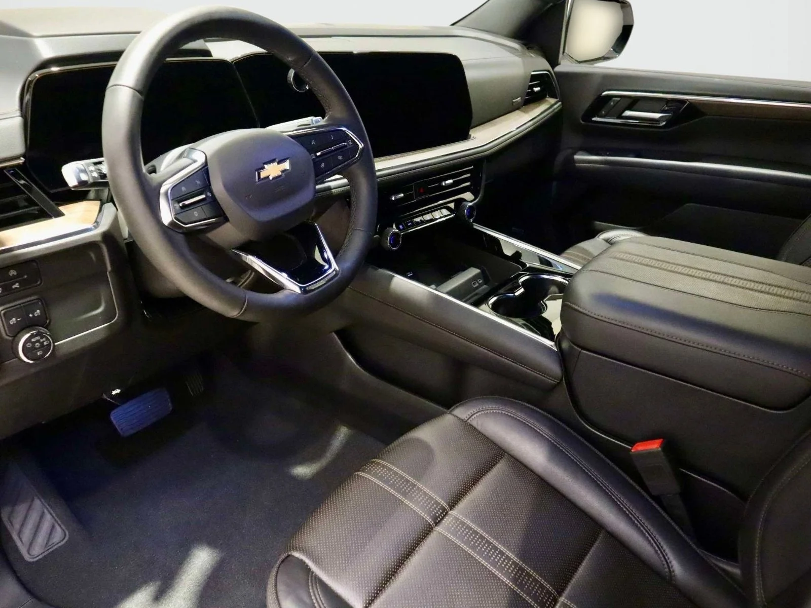 Used 2025 Iridescent Pearl Tricoat Chevrolet High Country image 21
