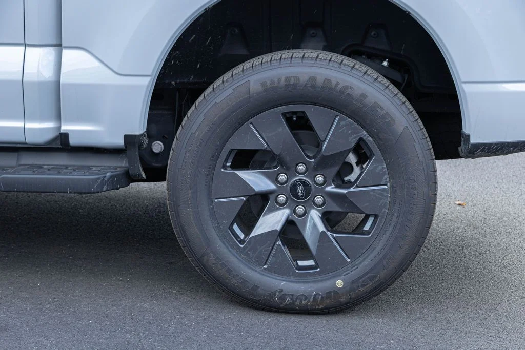 2025 Ford F-150 Lightning Flash - Photo 27