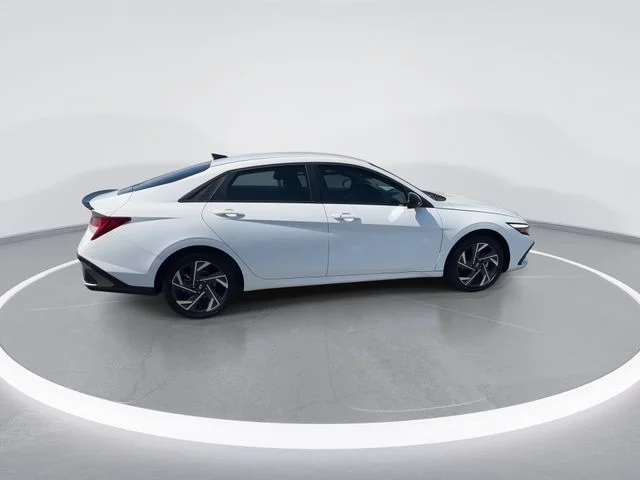 Used 2025 White Hyundai SEL Sport image 9