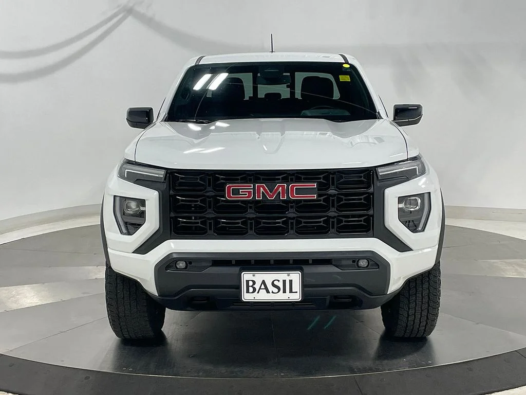 Used 2024 White GMC Elevation image 9