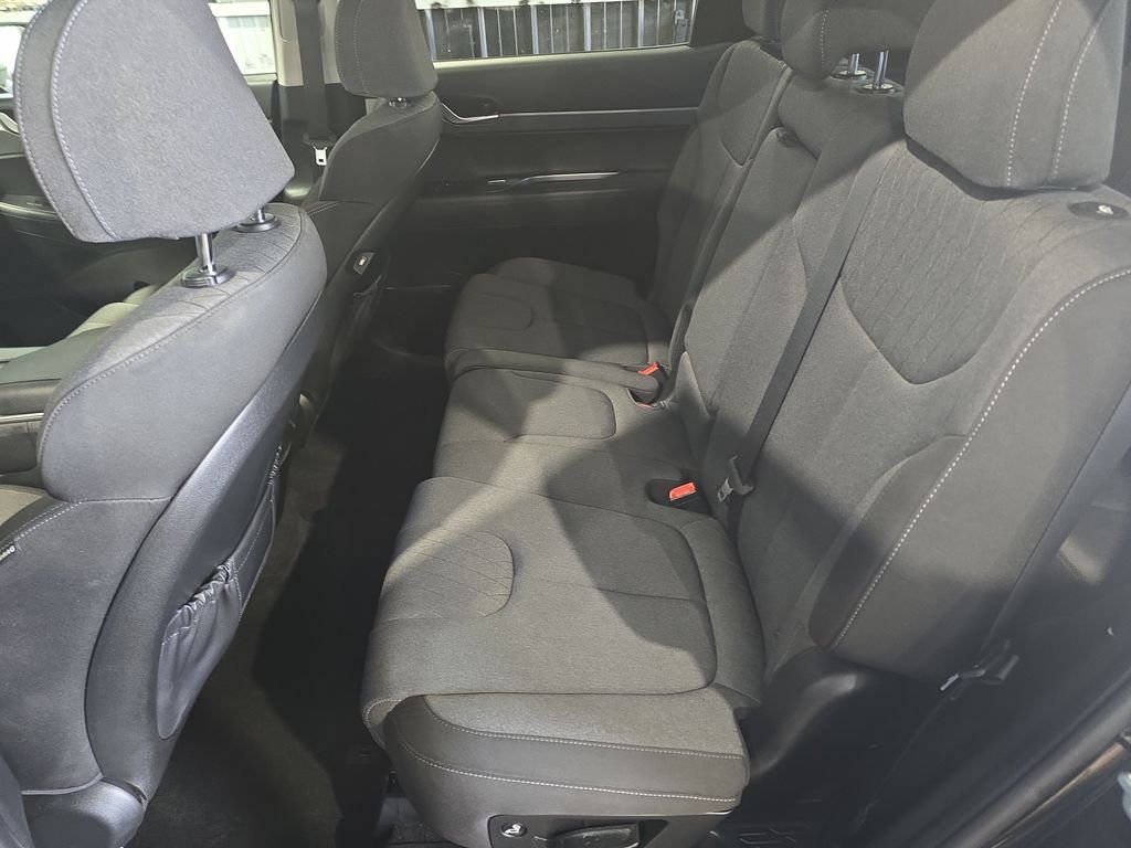 Used 2022 Black Hyundai SE image 14