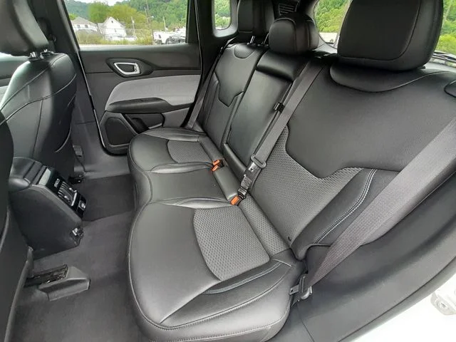 Used 2024 White Jeep Latitude image 34