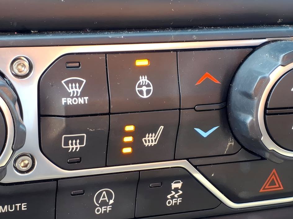 Used 2019 Granite Crystal Metallic Clearcoat Jeep Sport Altitude image 21
