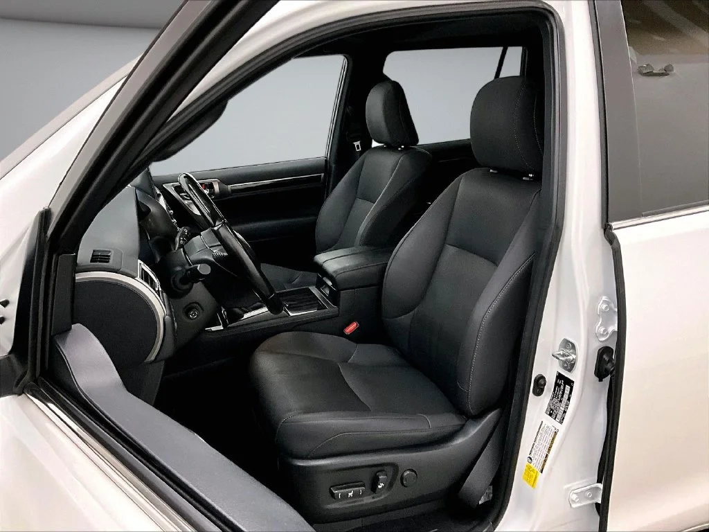 Used 2023 White Lexus 460 image 21