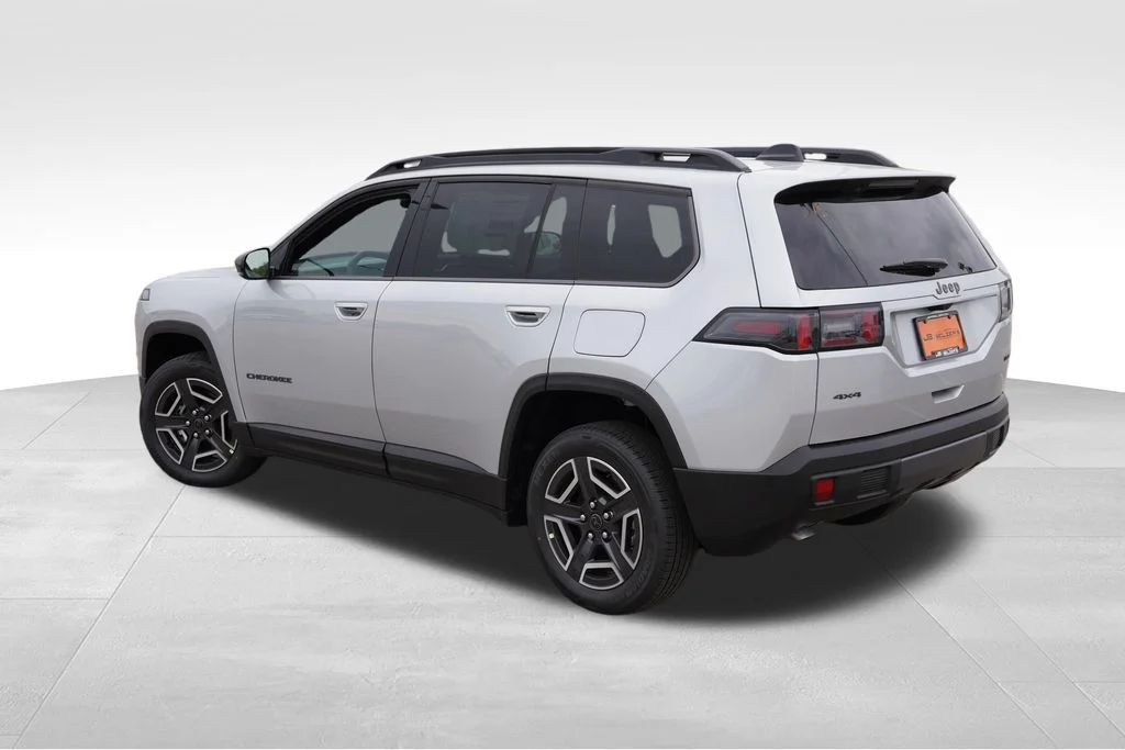 New 2026 Silver Zynith Clear-Coat Exterior Paint Jeep Limited image 5