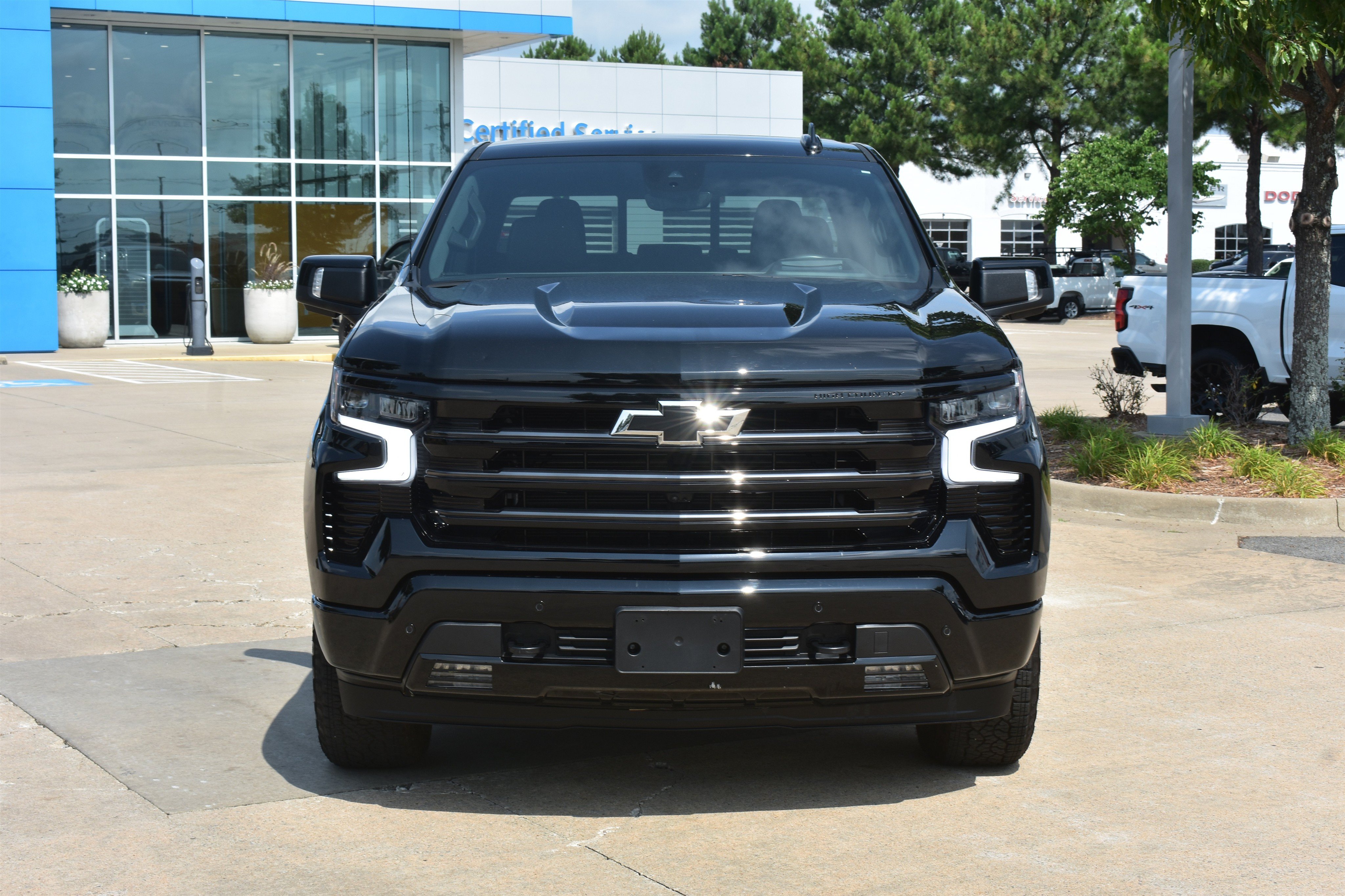 Used 2024 Chevrolet Silverado 1500 High Country with VIN 1GCUDJED1RZ271259 for sale in Little Rock