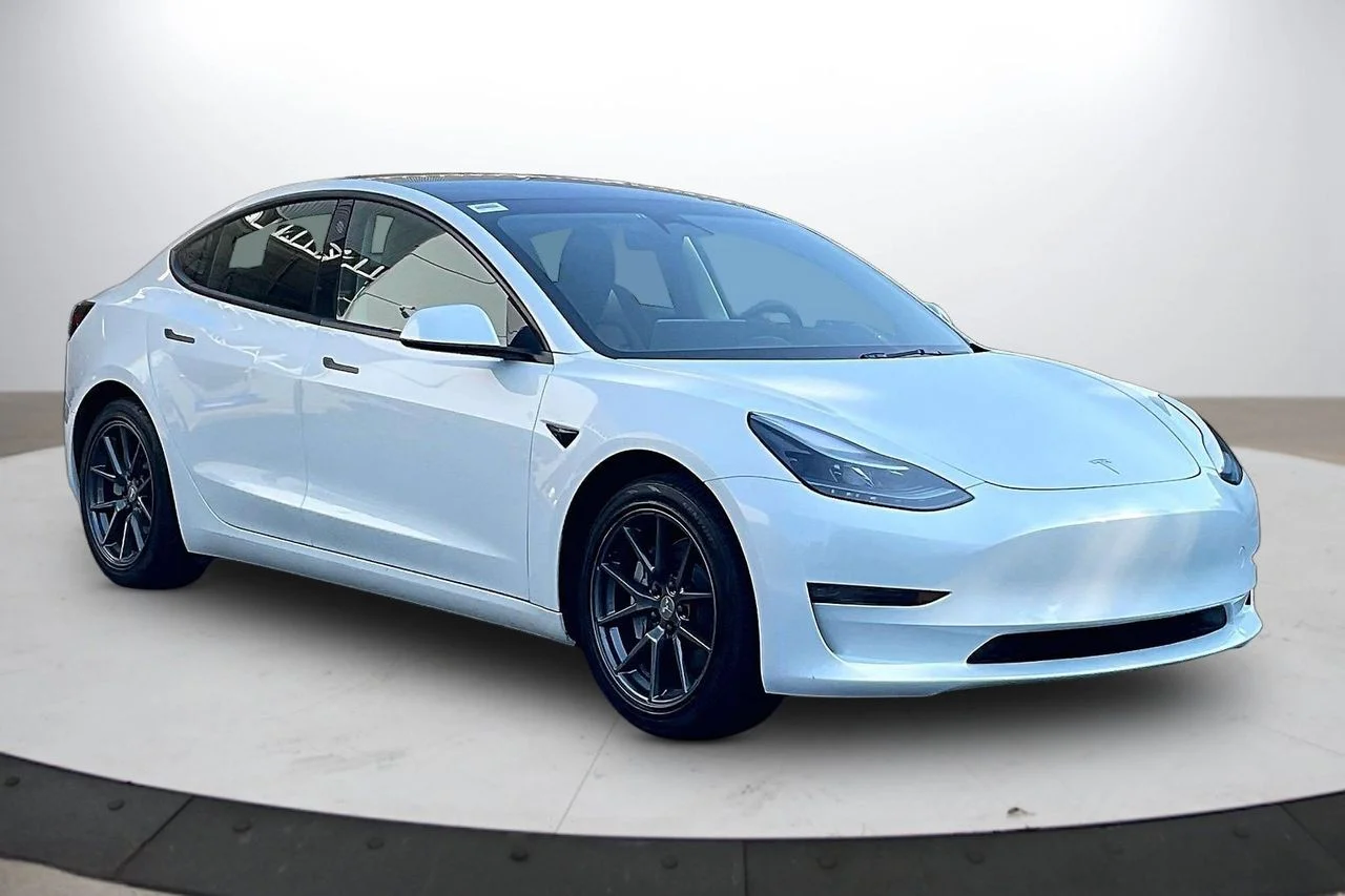Used 2023  Tesla Base image 2