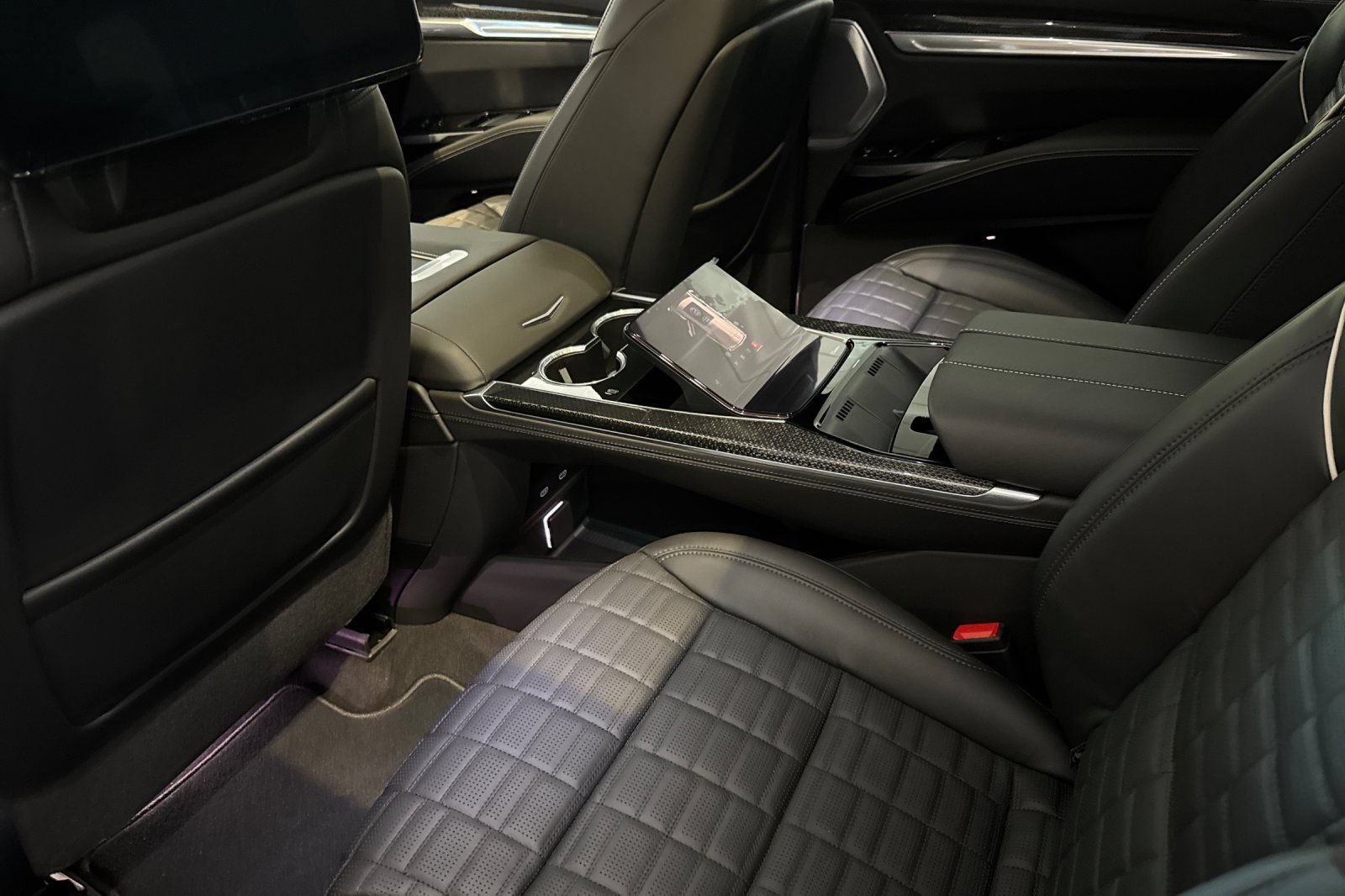2026 Cadillac Escalade ESV V-Series - Photo 11