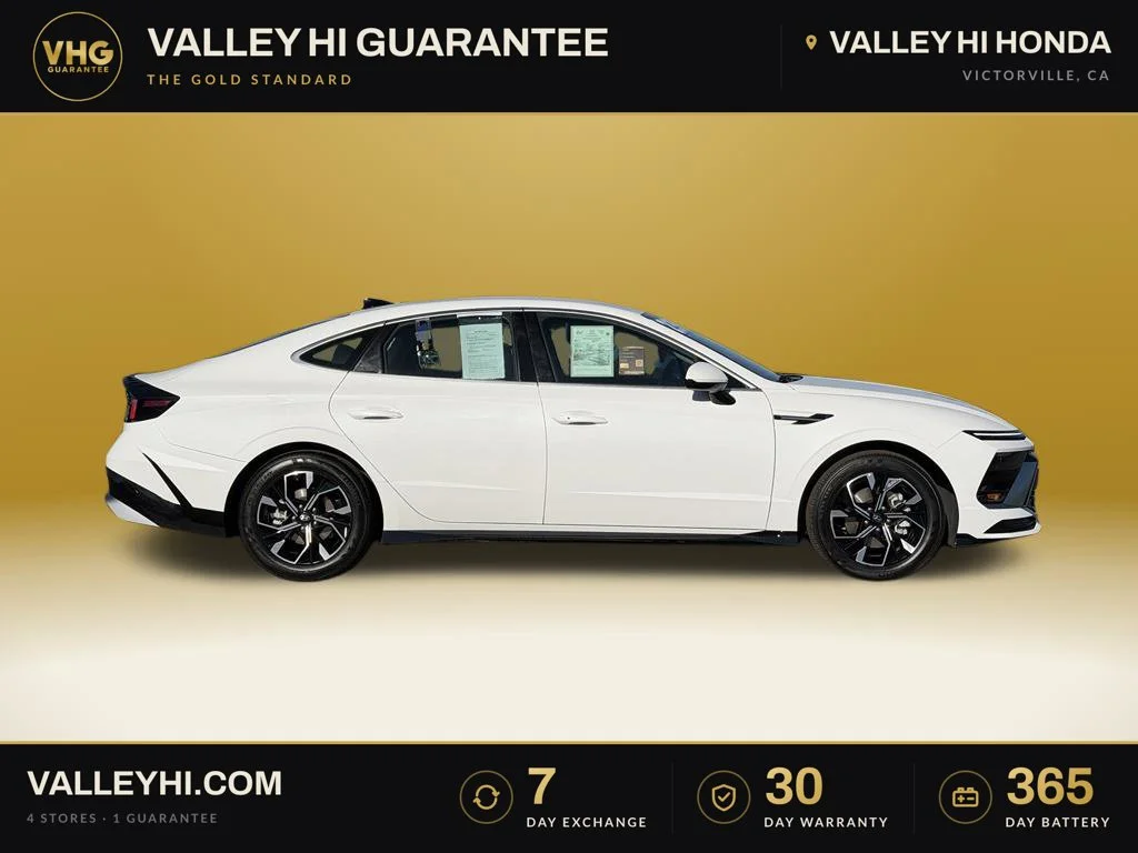 Used 2025 White Hyundai SEL image 9
