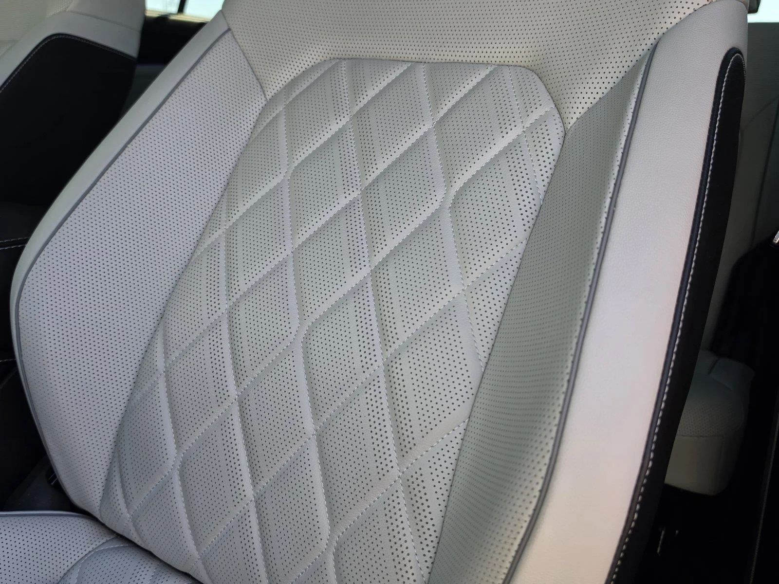 Used 2025 Opal White Pearl Volkswagen 2.0T SEL Premium R-Line image 27