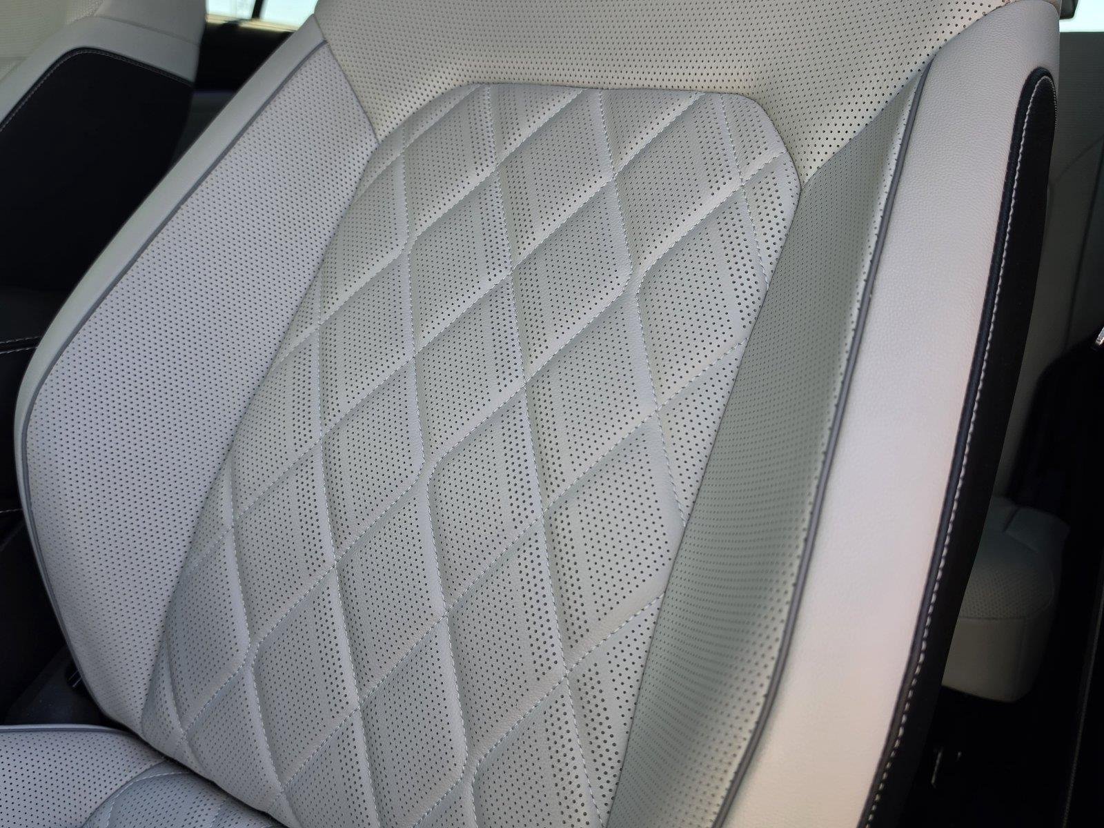 Used 2025 Opal White Pearl Volkswagen 2.0T SEL Premium R-Line image 27