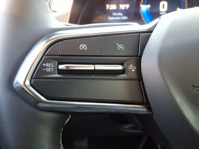 Used 2024 Iridescent Pearl Tricoat Chevrolet LT image 23