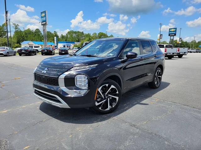 2024 Mitsubishi Outlander SE