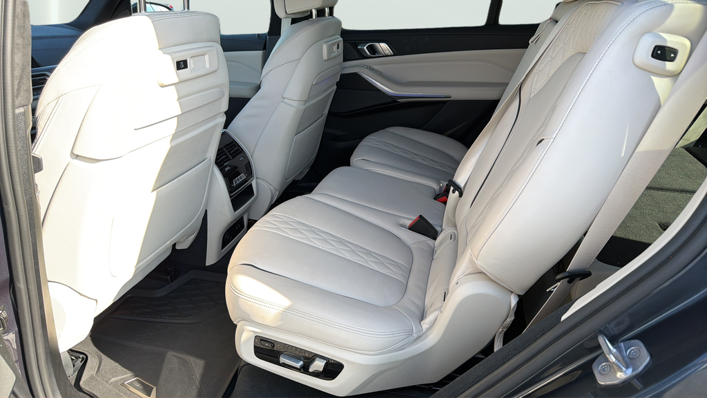 Used 2022 Gray BMW xDrive40i image 18