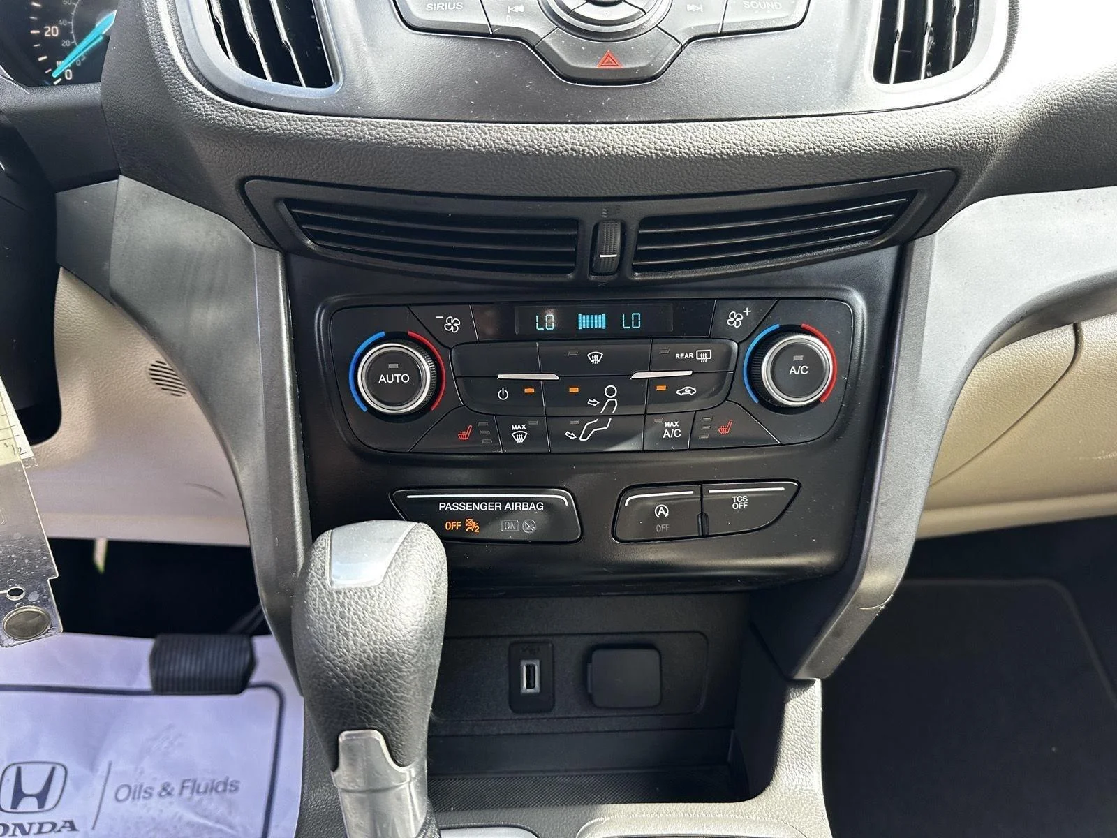 Used 2017 White Gold Ford SE image 16