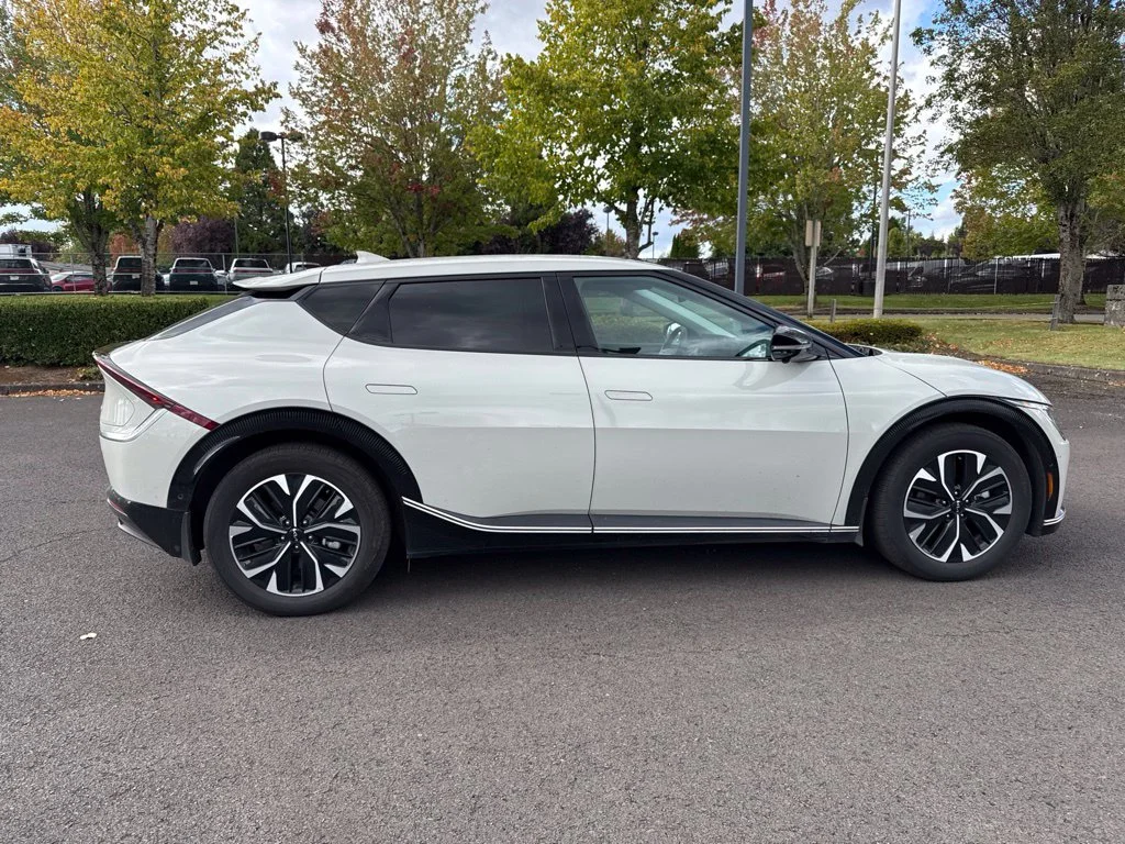 Used 2023 Glacier Kia Wind image 8