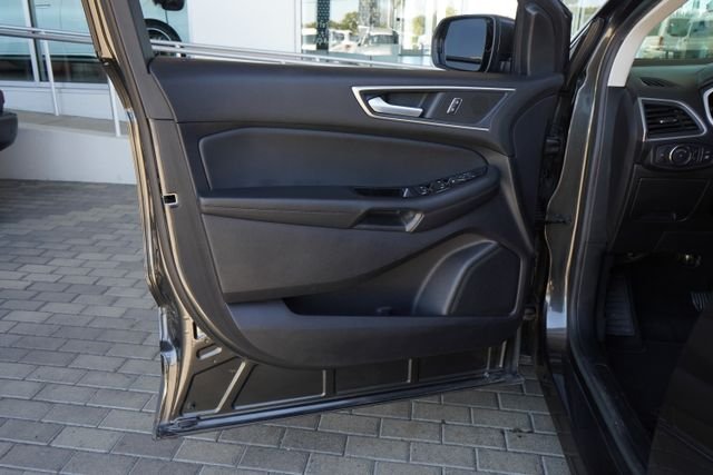 Used 2019 Gray Ford SEL image 15
