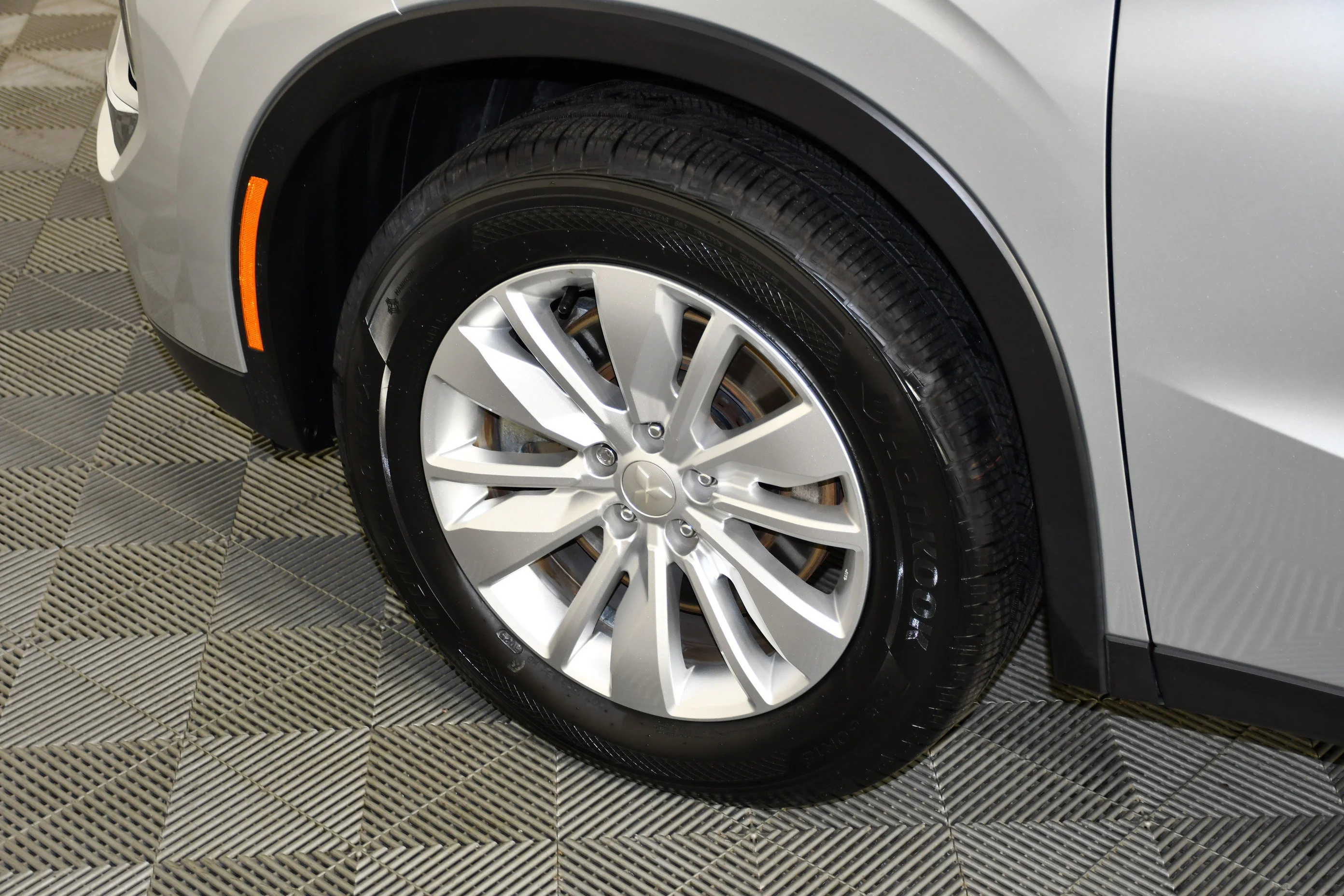 Used 2025 Silver Mitsubishi ES image 36