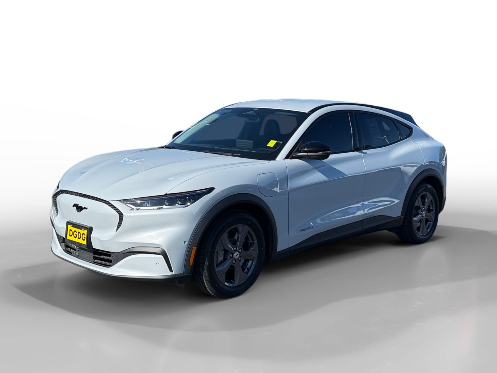 Used 2023 White Metallic Ford Select image 1
