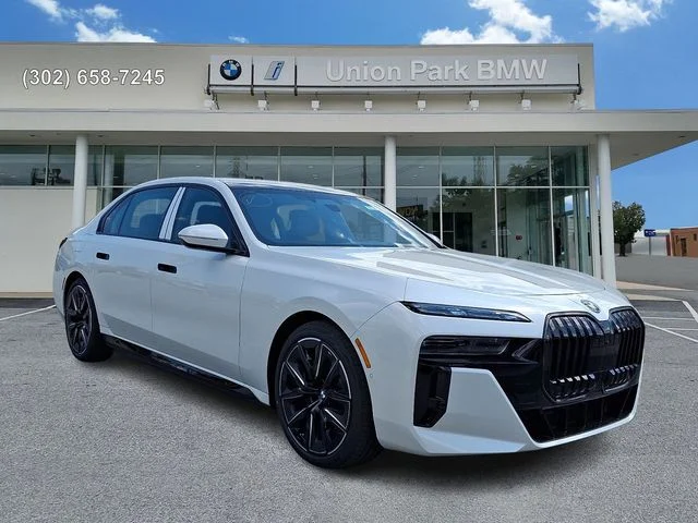 New 2026 Mineral White Metallic BMW 750e xDrive image 3