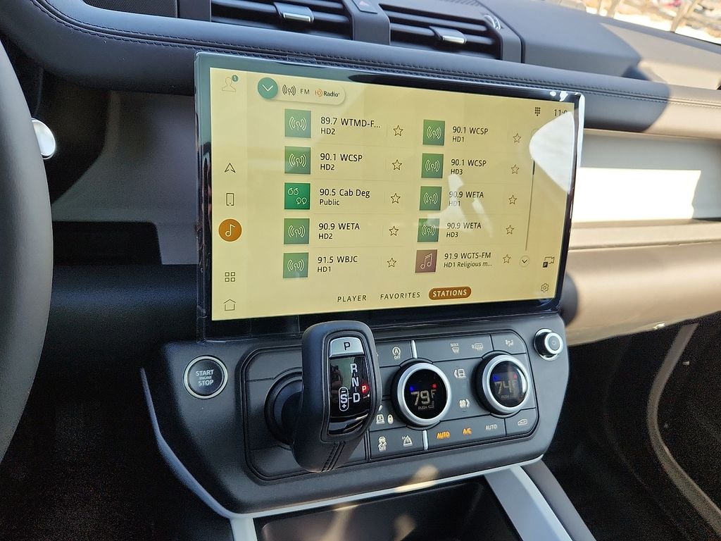 2026 Land Rover Defender X-Dynamic SE | CarEdge | CarEdge