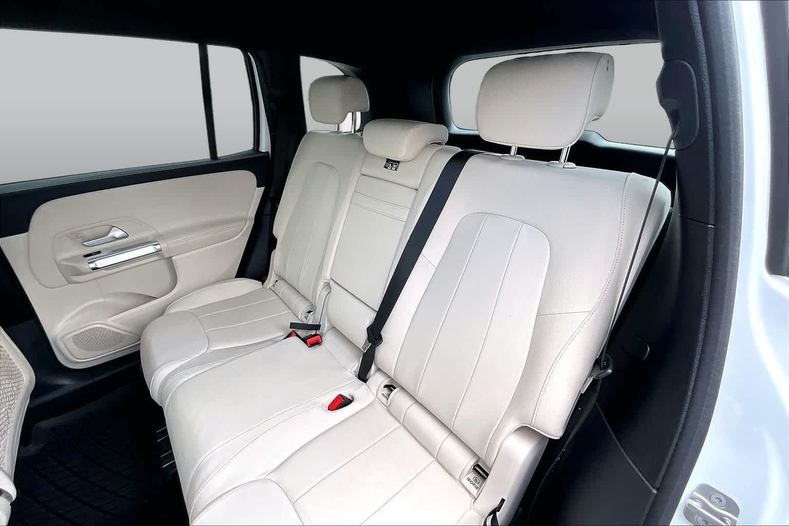 Used 2025 Polar White Mercedes-Benz GLB 250 image 21