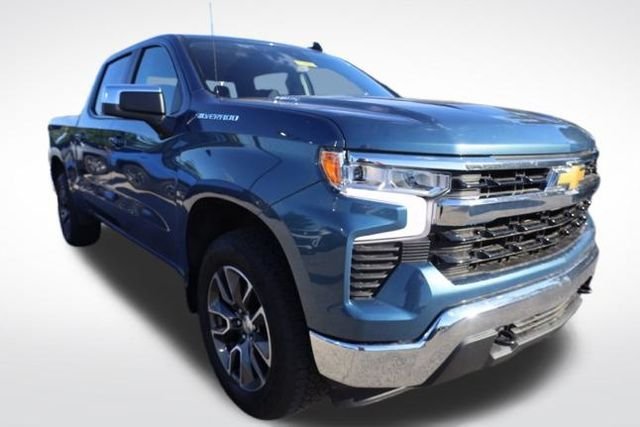 Used 2024 Blue Chevrolet LT image 3