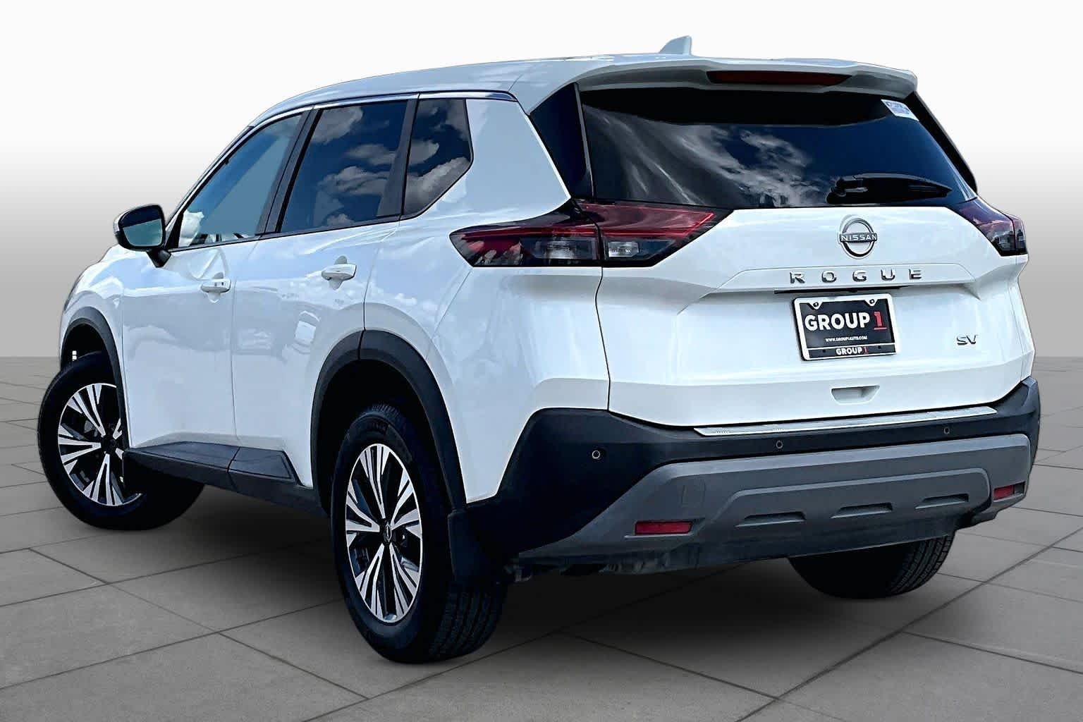 Used 2022 Pearl White Tricoat Nissan SV image 12
