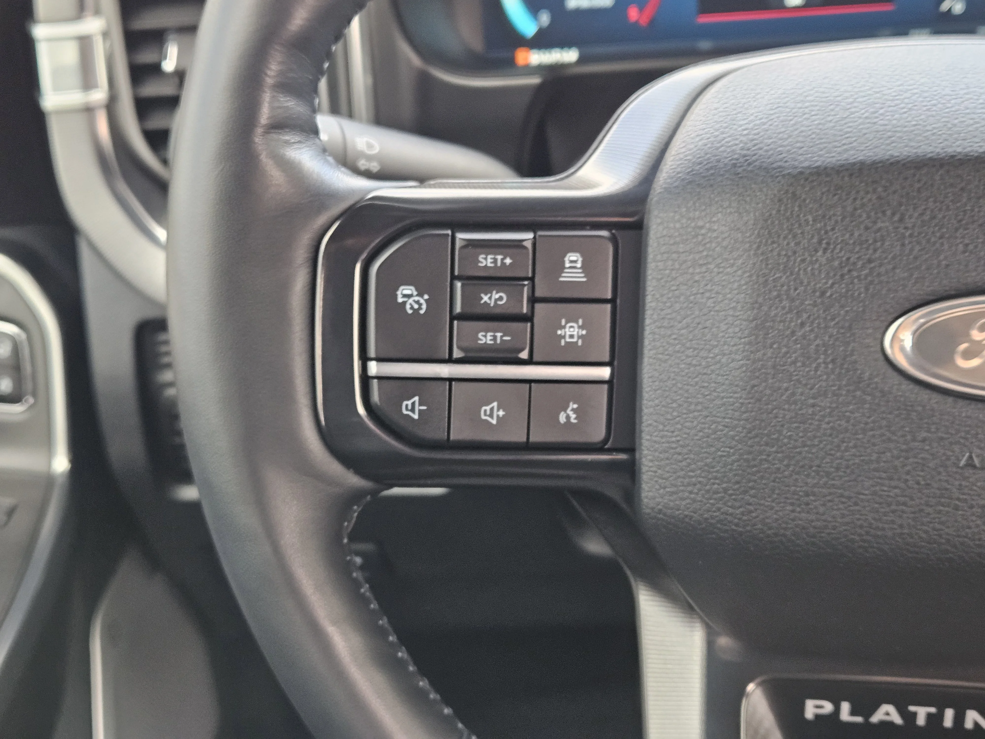 Used 2025  Ford Platinum image 29
