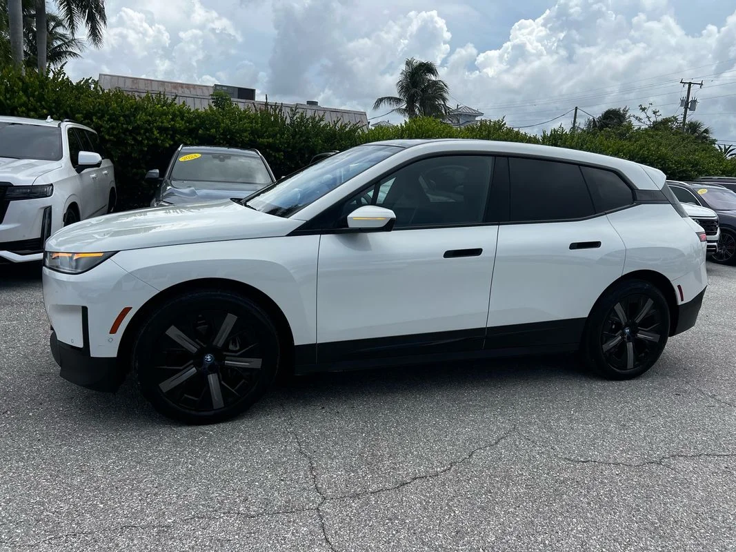 Used 2024 White BMW xDrive50 image 2