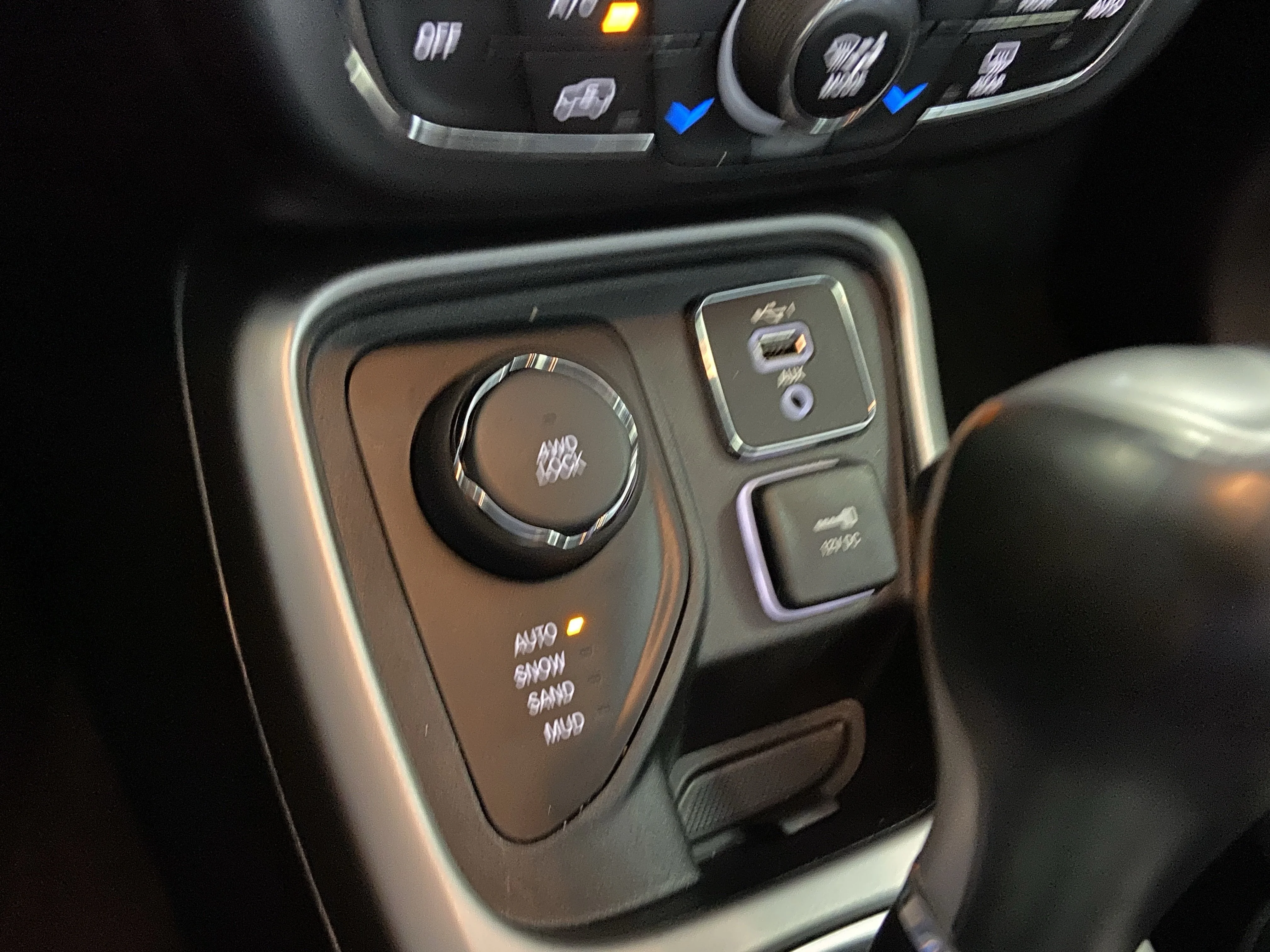 Used 2020 White Clearcoat Jeep Latitude image 22
