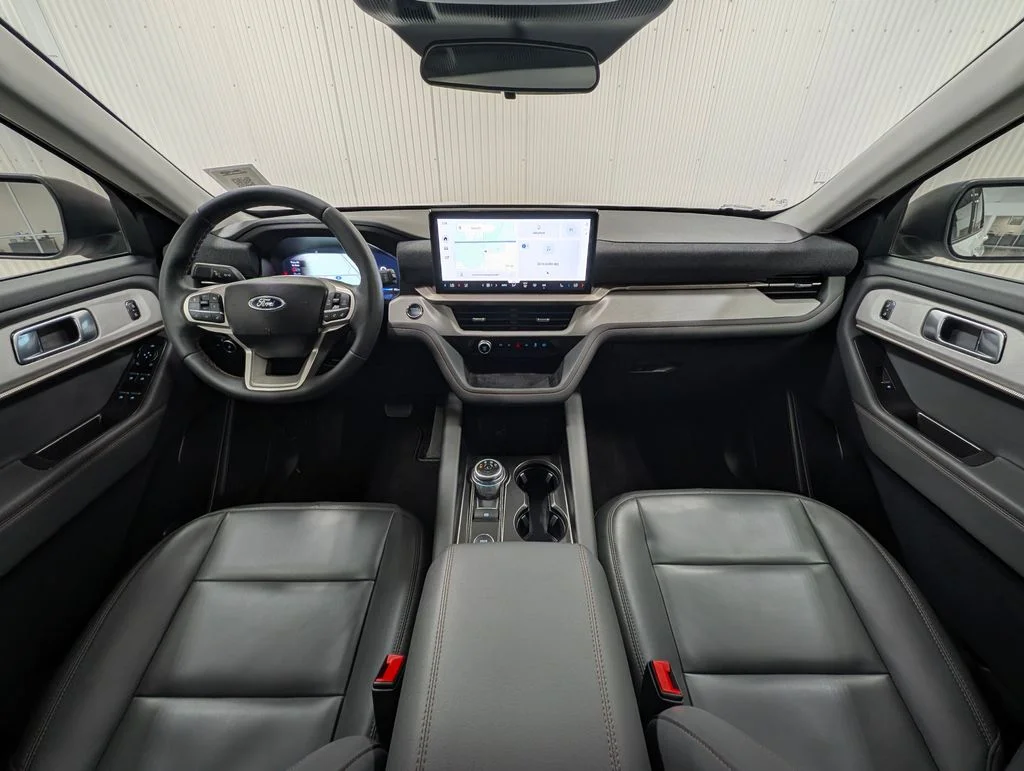 New 2026 Star White Metallic Tri-Coat Ford Active image 2
