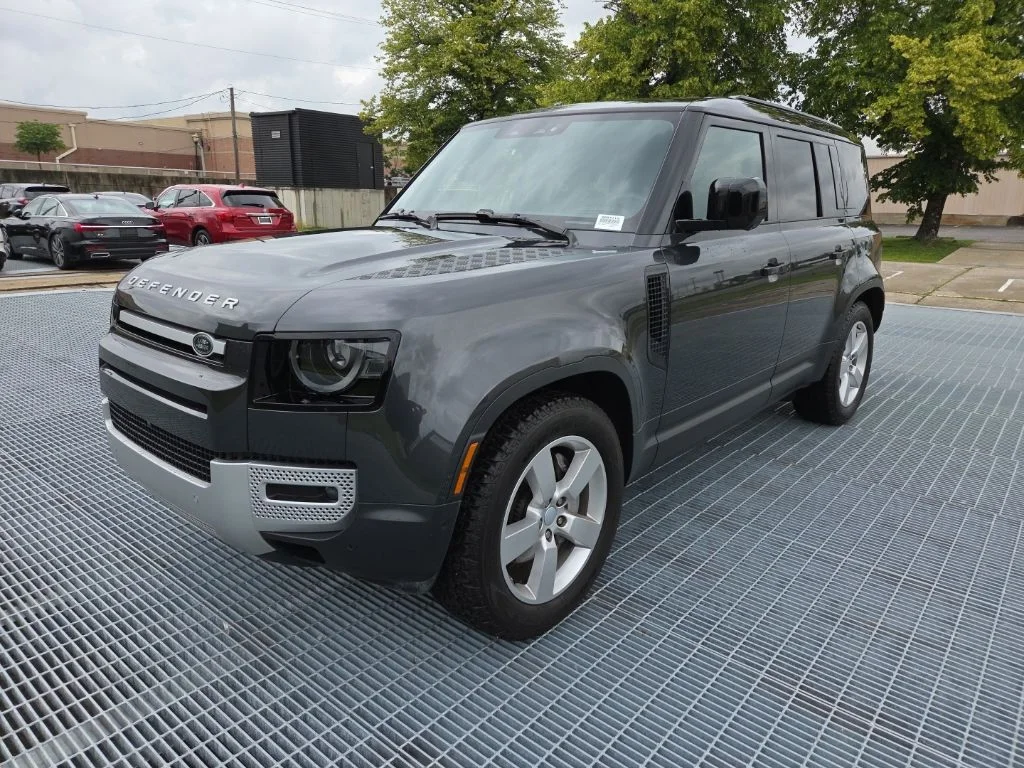 2025 Land Rover Defender 110 S P300's photo