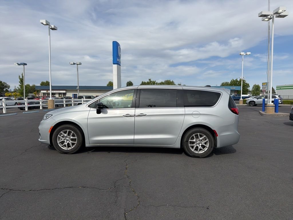 Used 2024 Silver Chrysler Touring L image 18