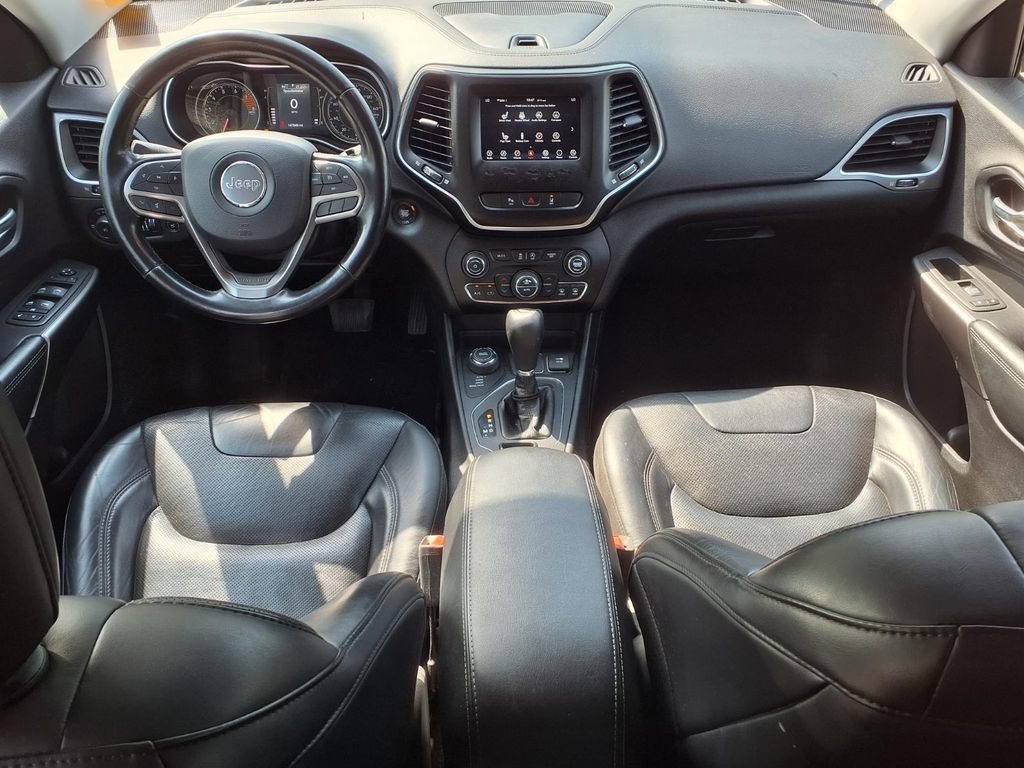 Used 2020 Black Jeep Latitude Lux 4x4 image 8