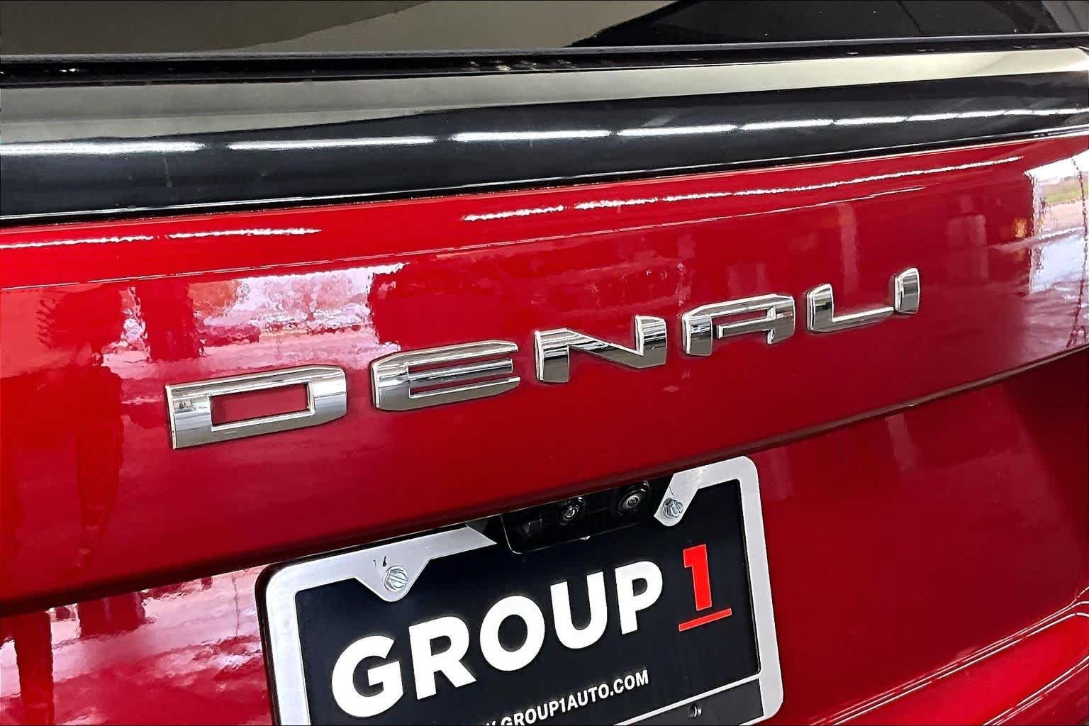 2025 GMC Yukon XL Denali Ultimate - Photo 10