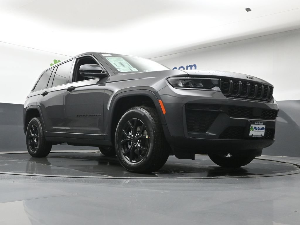 New 2026 Baltic Gray Metallic Clear-Coat Exterior Paint Jeep Altitude image 25