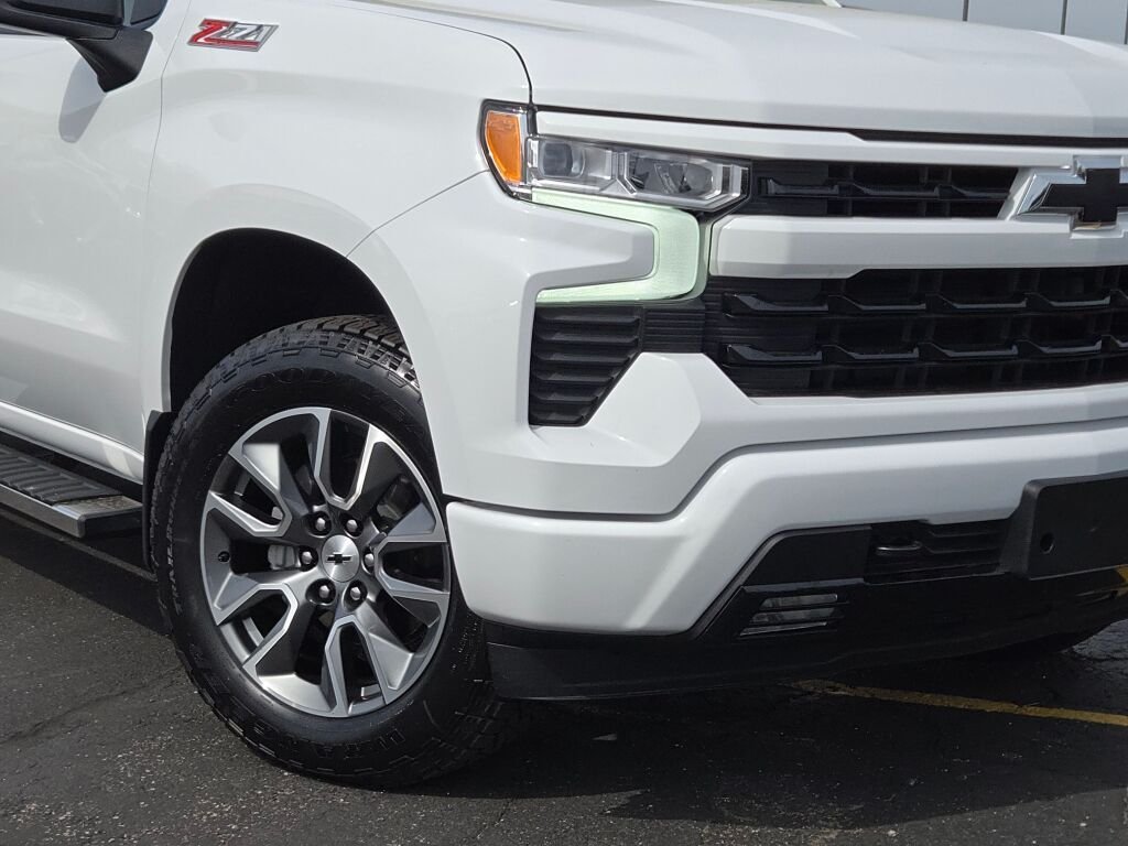 Used 2024 White Chevrolet RST image 3